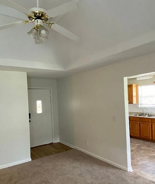 Building Photo - 405 Dunmurry Pl