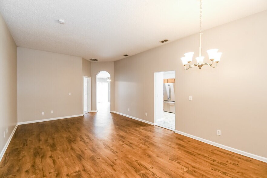 Building Photo - 2600 Creek Ridge Dr