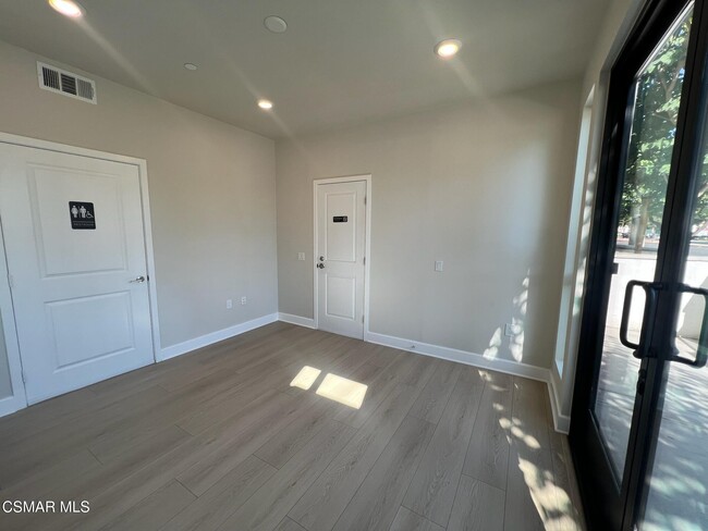 Building Photo - 3005 Cochran St