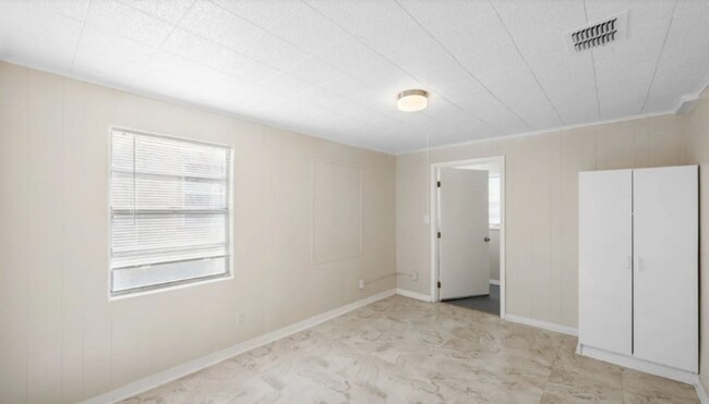 Building Photo - 1791 Sylvan Dr