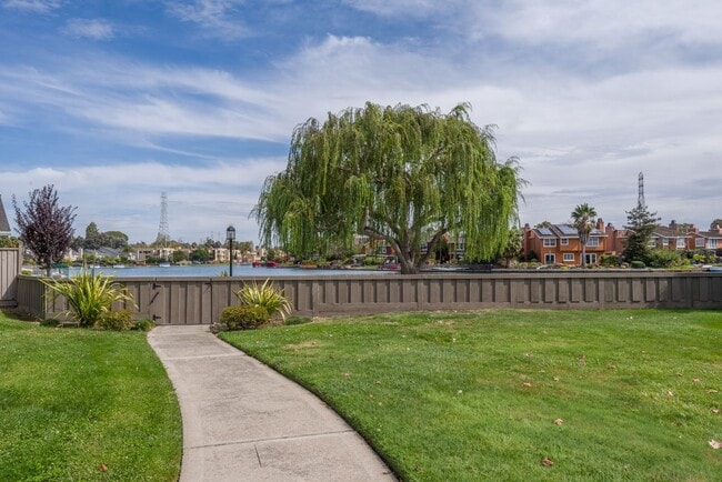 Building Photo - Harborside Waterfront 4 Bed/2.5 Bath Townhouse in Foster City