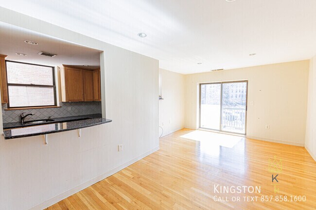 Building Photo - 96 Gainsborough St