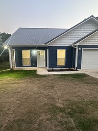Building Photo - 3 BED 2 BATH HOUSE ON AN ACRE OF LAND! Pet...