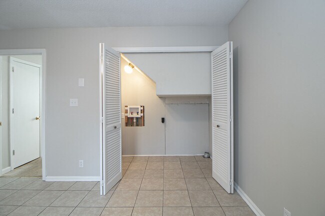 Building Photo - 814 Golf View Pl