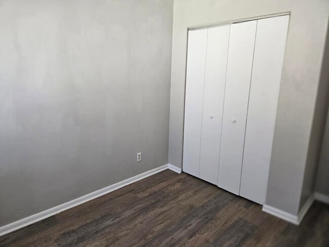 Building Photo - Wonderful 3 bedroom 1.5 bath Townhome in Williamsburg!