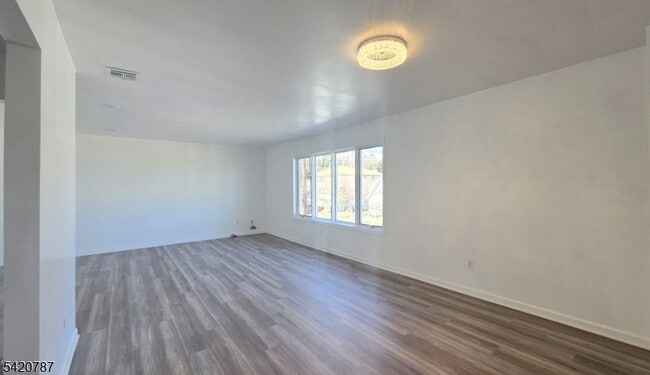 Building Photo - 360 Broad St