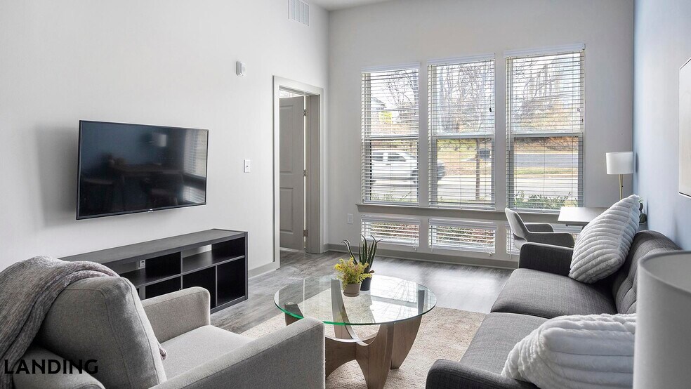 Building Photo - 2165 Nolensville Pk