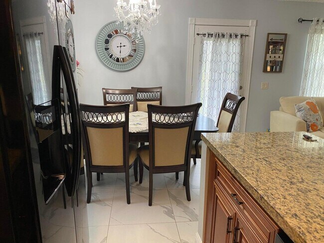 Building Photo - 579 Normandy Ln