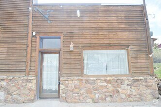Building Photo - Live/Work Space! Main St Alma!