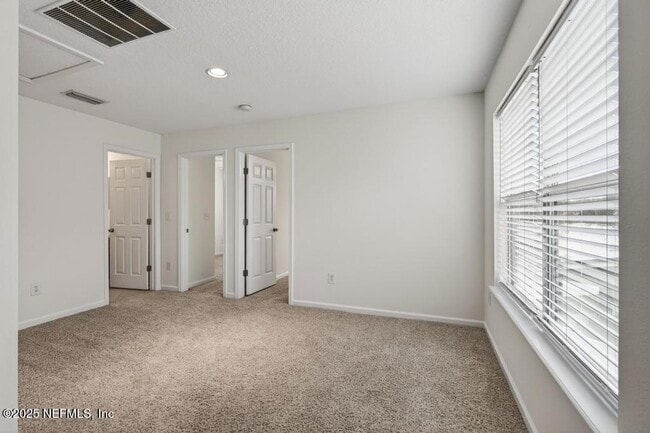 Building Photo - 411 Walnut Dr