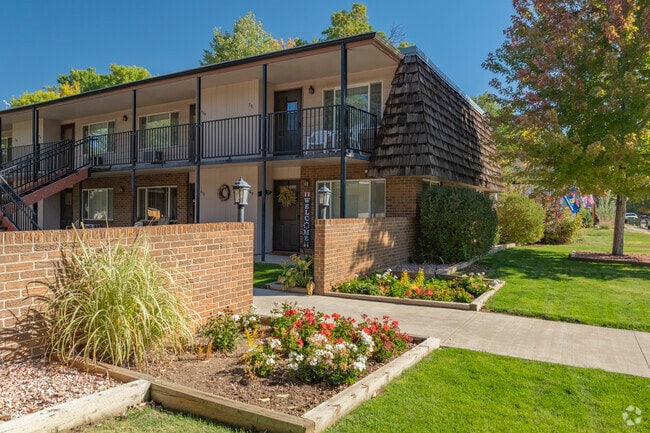Building Photo - 10th Street Square Apartments