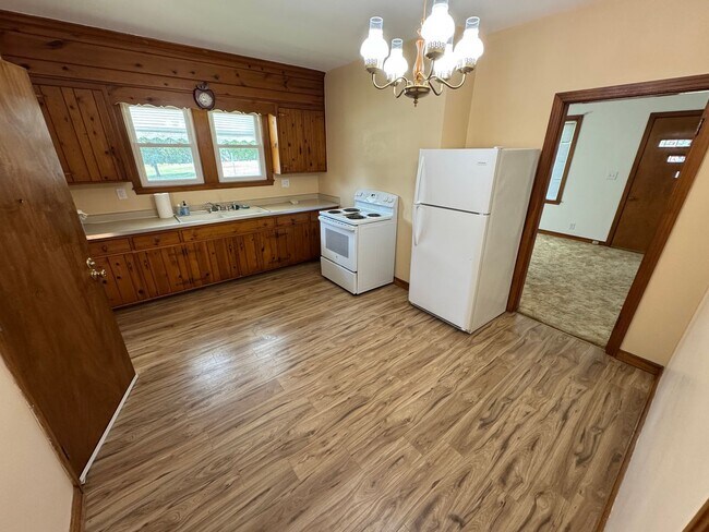 Building Photo - FOR LEASE- SINGLE-FAMILY HOME NEAR SYLVAN PARK!