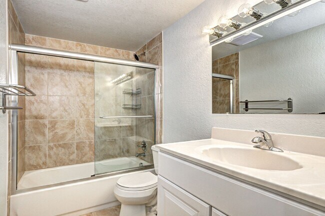 Building Photo - Updated 2 Bedroom 2 Bath Condo With Pool A...