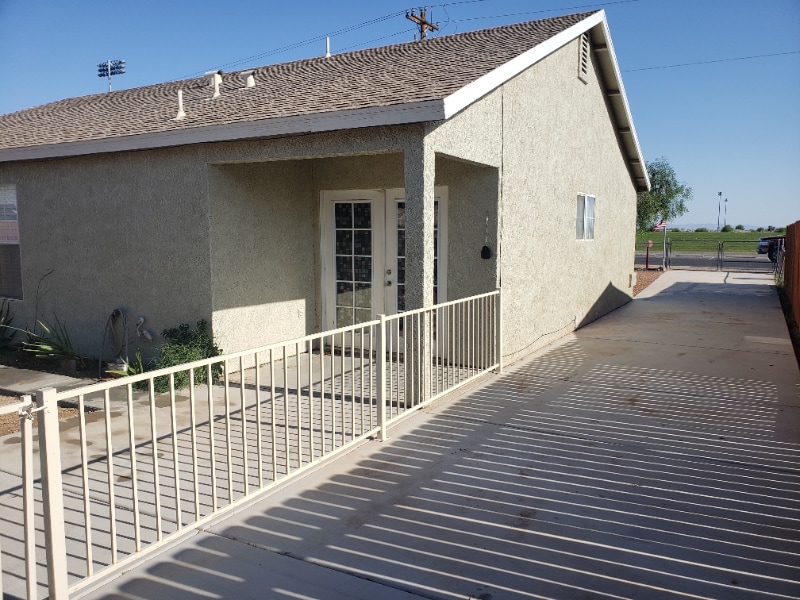 Building Photo - 911 Riverview Dr
