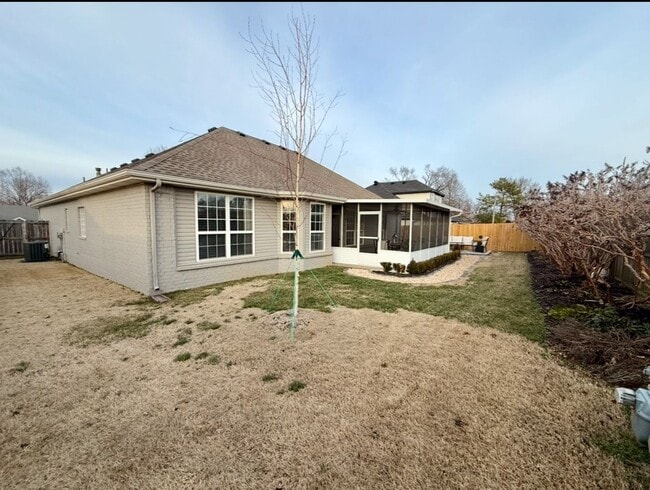Building Photo - Available Mid-June! Stunning Home Near Col...