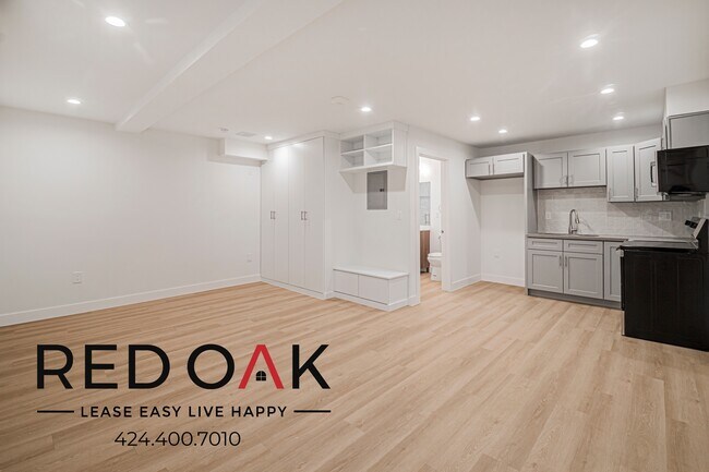 Building Photo - 6738 Independence Ave