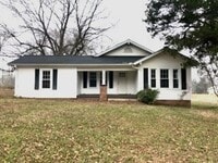 Building Photo - Beautiful House!