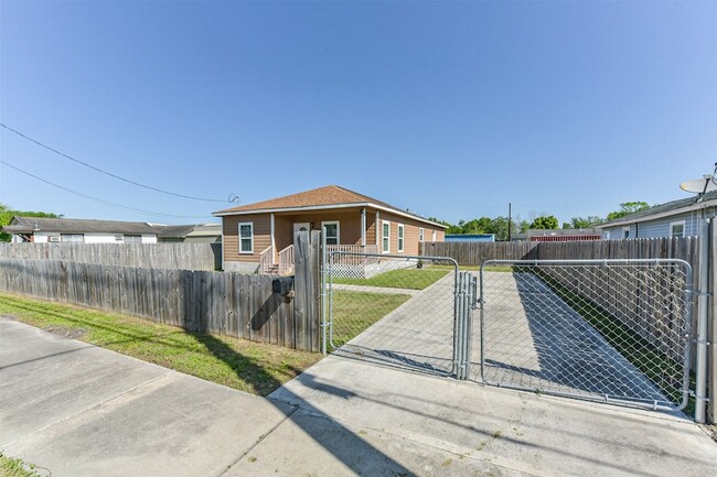 Building Photo - 4745 Wenda St