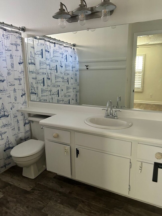 Building Photo - CHARMING 1 STORY - 2 BEDROOM HOME CLOSE TO...