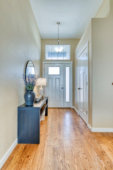 Building Photo - 7726 Dutch Loop