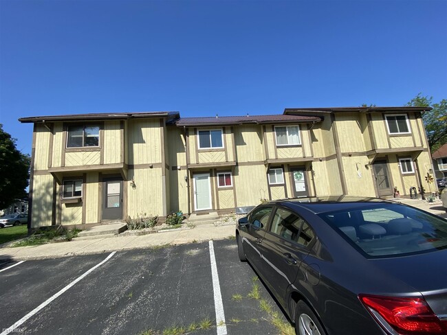 Primary Photo - 2 br, 1.5 bath Condo - 63 Greentree Circle...