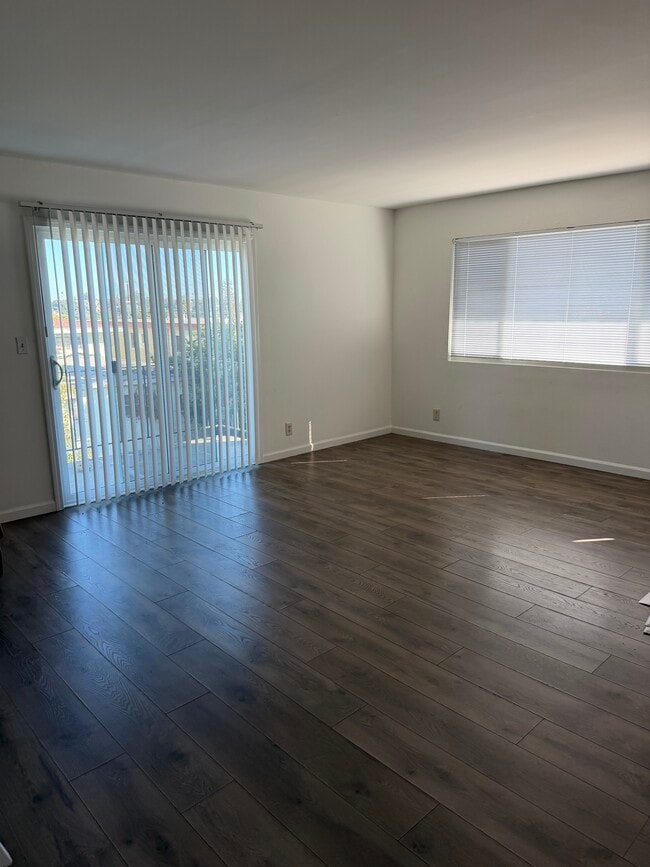 Building Photo - 3720 Loma Vista Ave