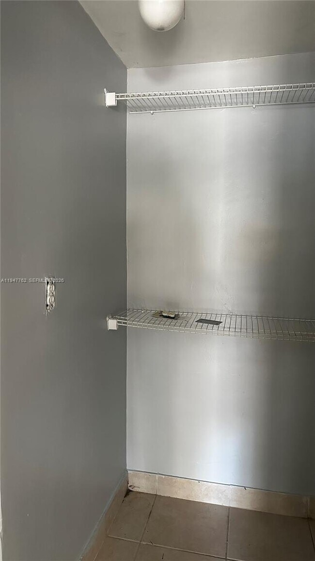 Building Photo - 732 Moffett St