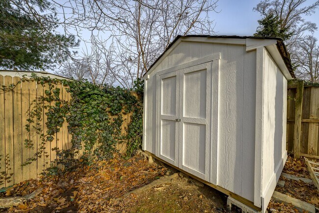 Building Photo - Charming 3BR Home with Fenced Backyard & Patio in Silver Spring