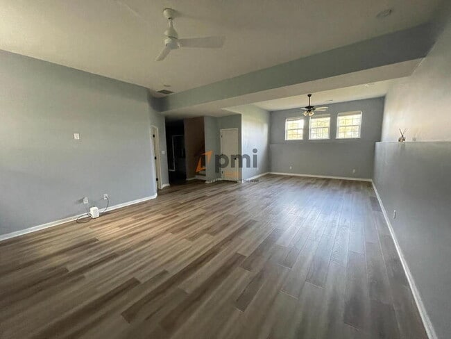 Building Photo - 10880 Mississippi St