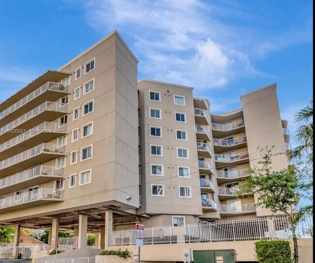 Building Photo - 102 SW 6th Ave