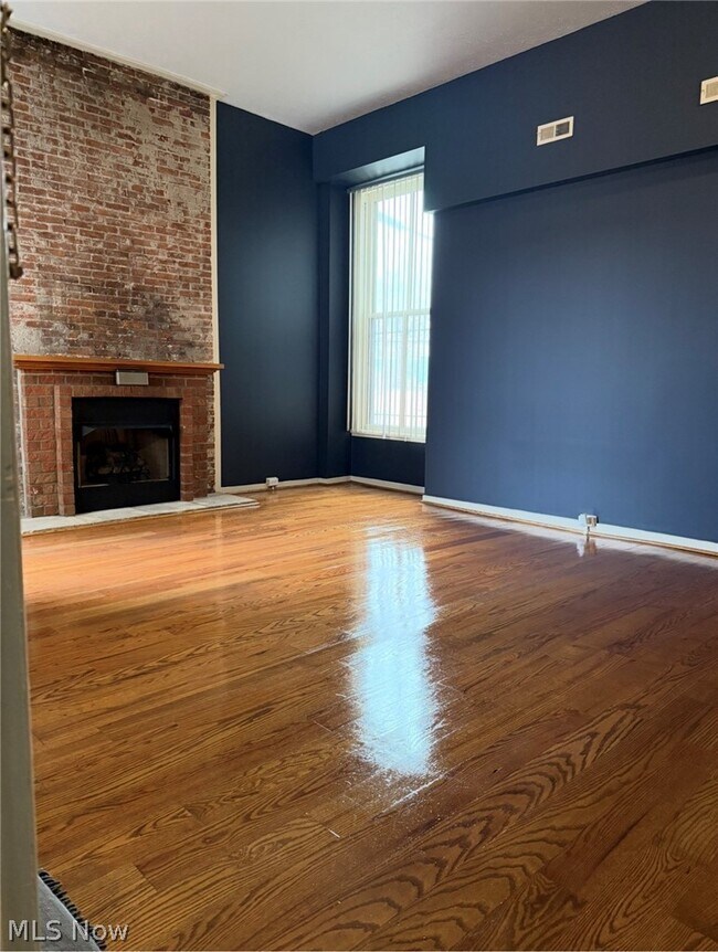 Building Photo - 3645 Prospect Ave E