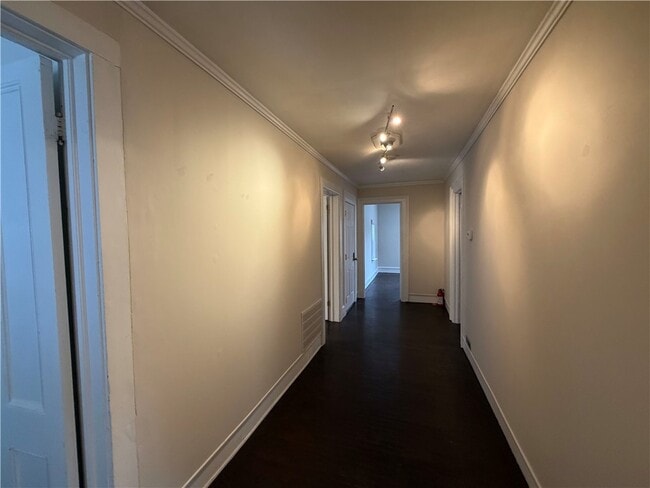 Building Photo - 166 E 3rd St