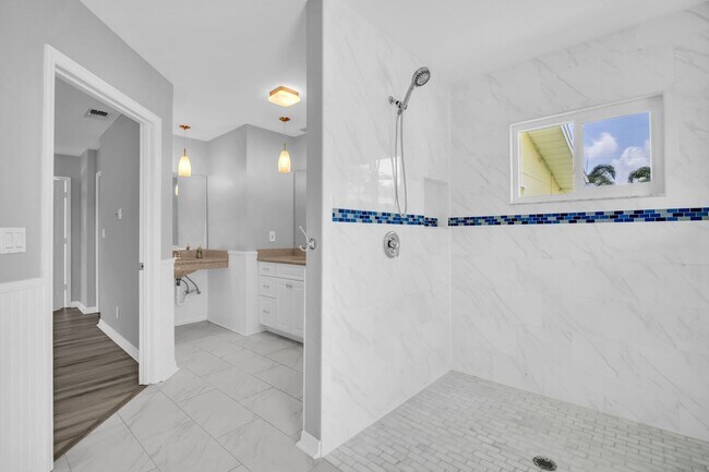 Building Photo - MAXIMO MOORINGS 3/2/2 HOME NEAR ST. PETE B...