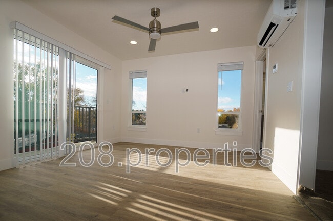 Building Photo - 4633 N Iota Ln