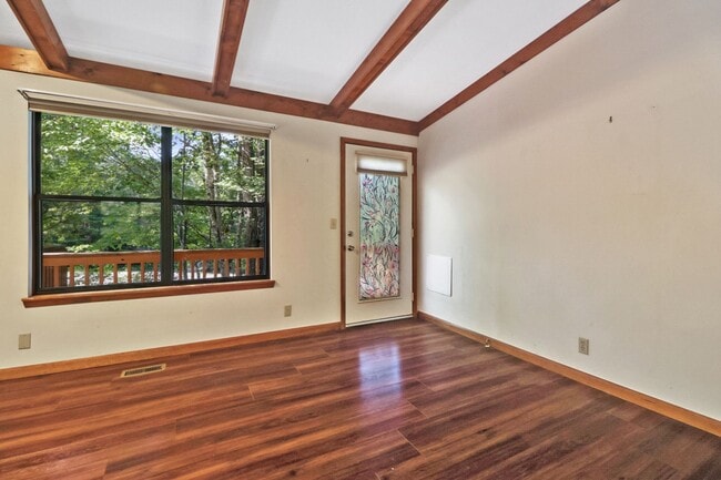 Building Photo - 3 bedroom / 2 bath on a private corner lot in Fairfield Glade