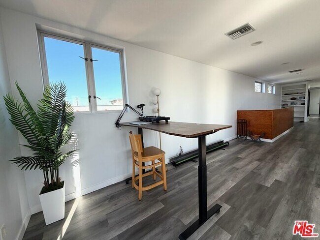 Building Photo - 46 Rose Ave