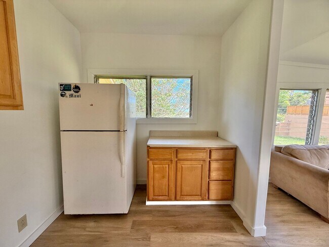 Building Photo - 3 Bedroom / 2 Bathroom Home with large yar...