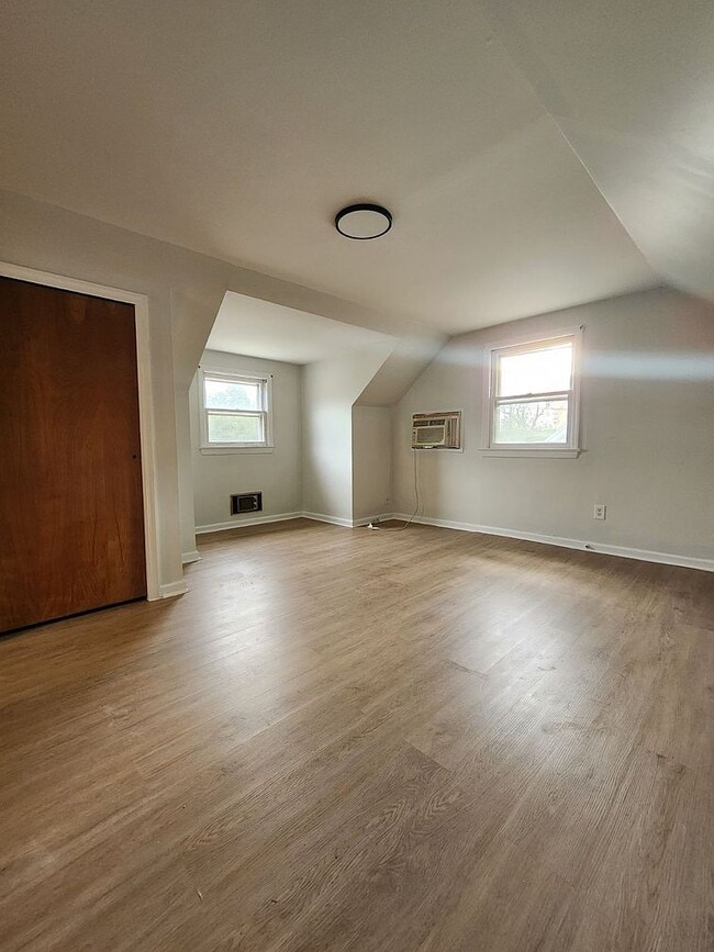 Building Photo - 1072 Amboy Ave