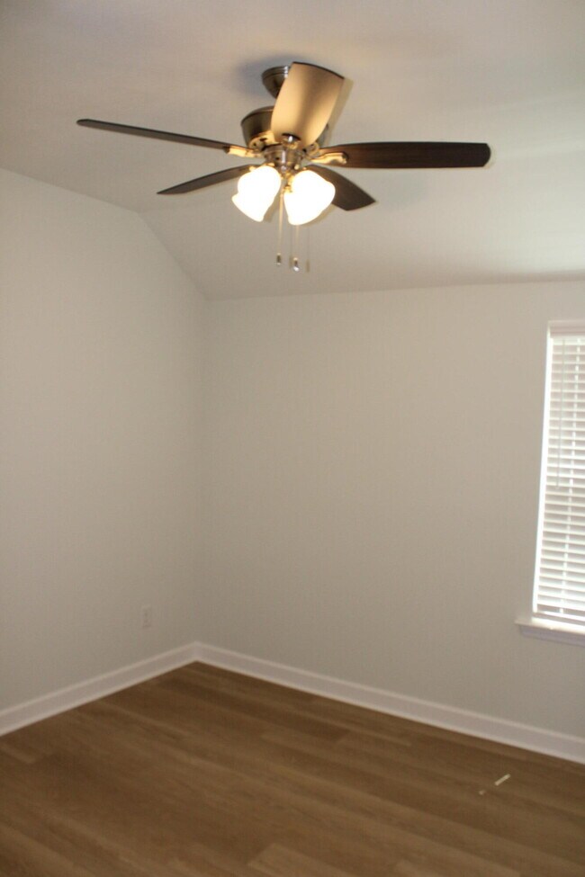 Building Photo - 921 Holbrook Dr