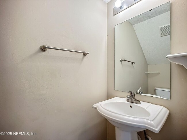 Building Photo - 12311 Kensington Lakes Dr