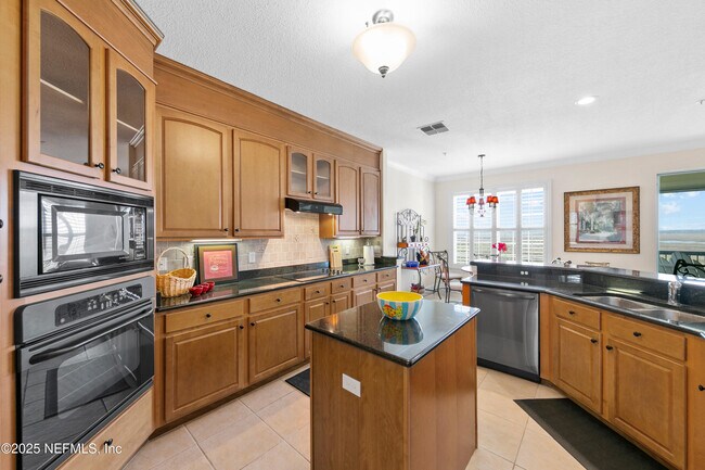 Building Photo - 425 S Ocean Grande Dr