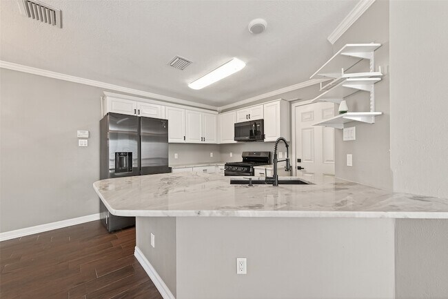 Building Photo - 1720 Old Creek Dr