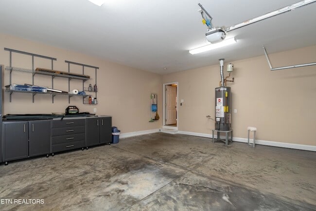 Building Photo - 8334 Bay Gardens Ln