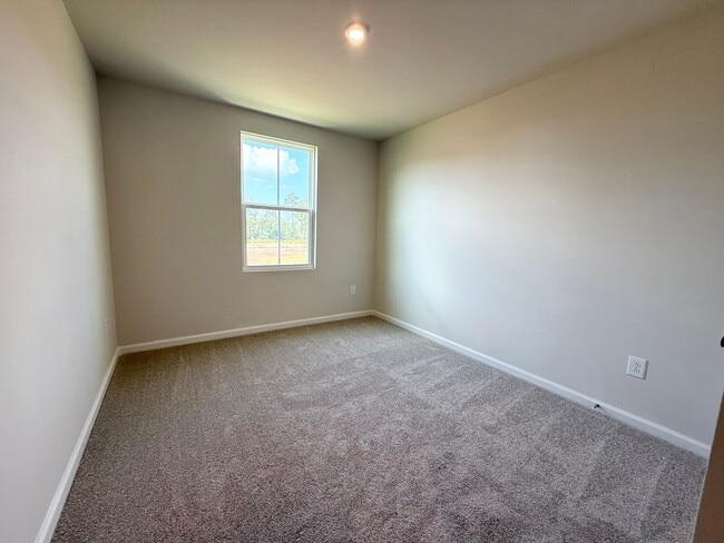 Building Photo - Modern 3-Bedroom Townhouse with Garage & P...