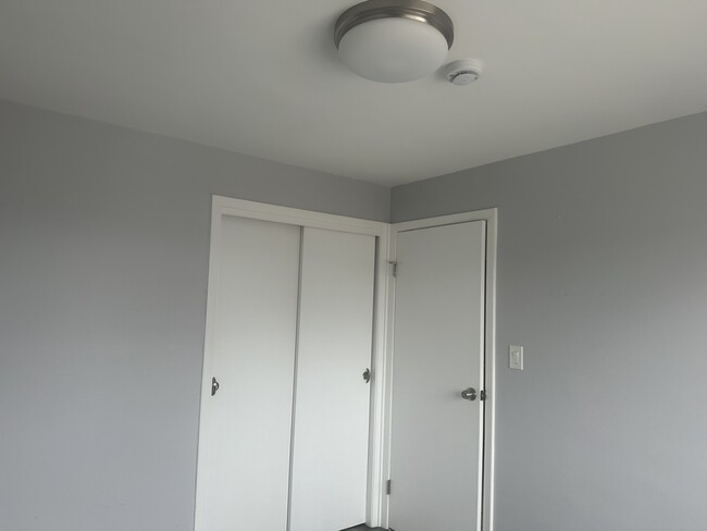 Building Photo - 8805 N Dee Rd