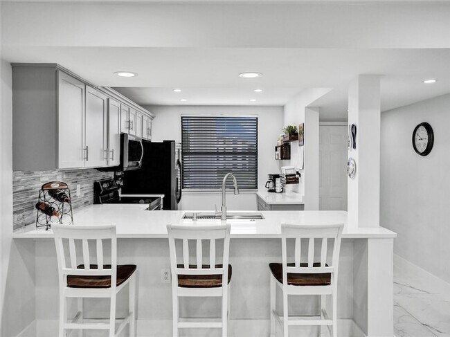 Primary Photo - 6073 Balboa Cir