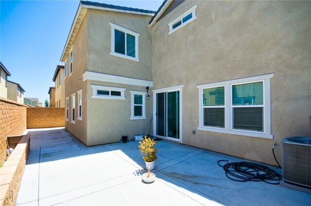 Building Photo - 3994 E Catalina St