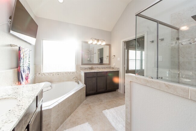 Building Photo - 12258 Oxford Cres Cir