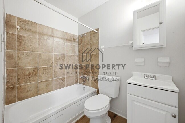 Building Photo - 544 Riverview Dr
