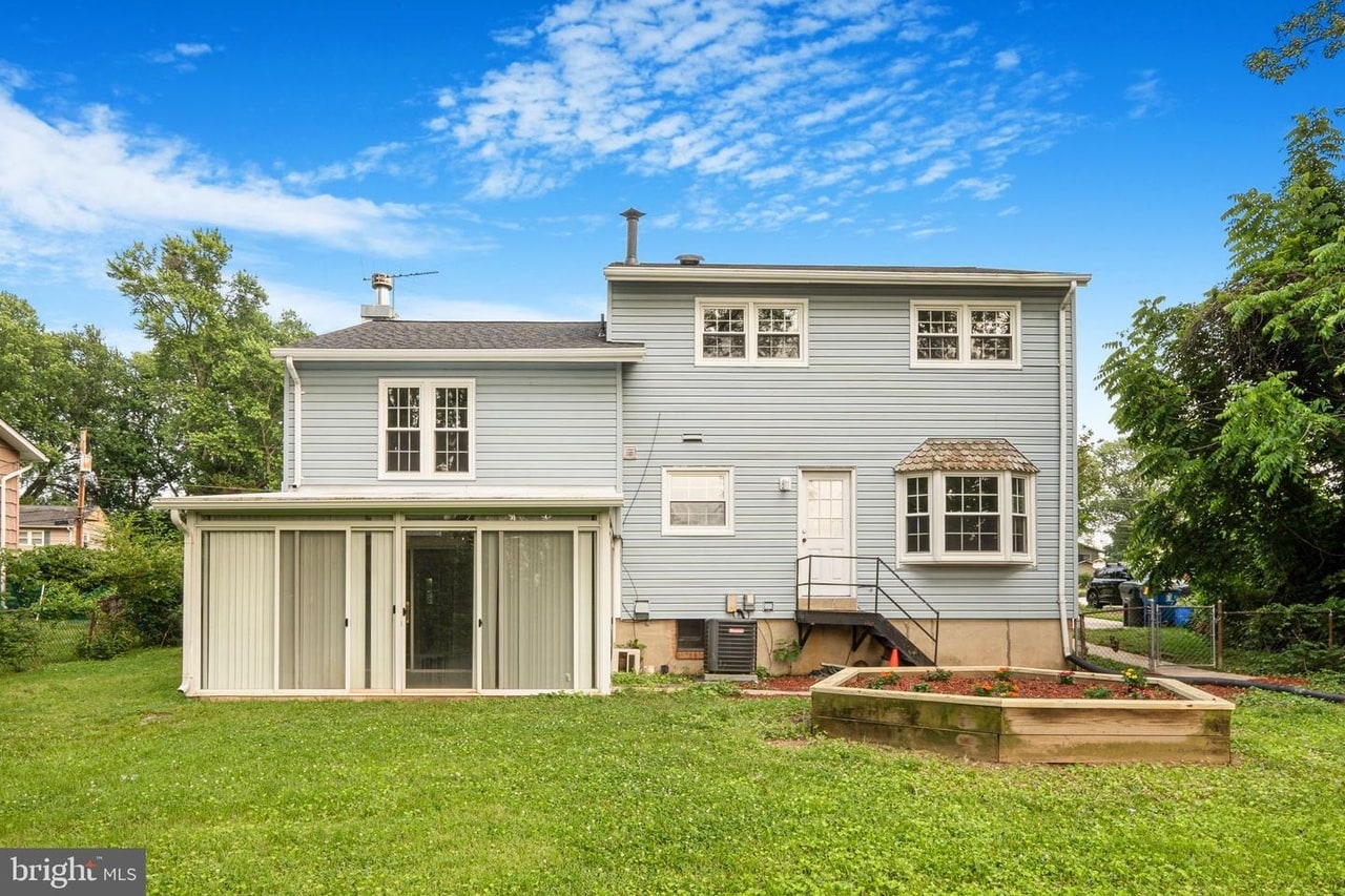 Building Photo - 4809 Camelot St